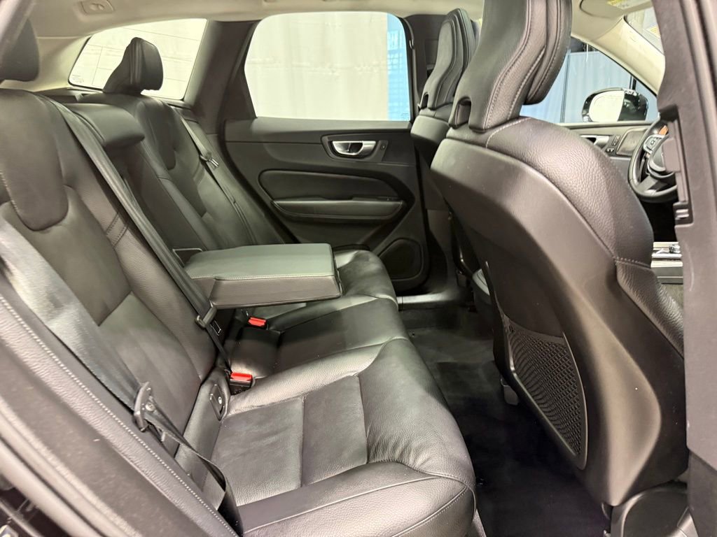 Used 2024 Volvo XC60 B5 Plus image 27
