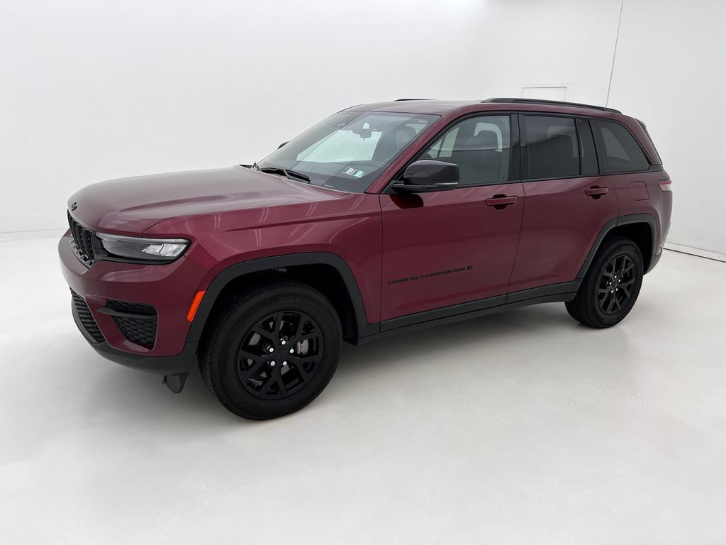 Used 2025 Jeep Grand Cherokee Altitude AWD/4WD image 5