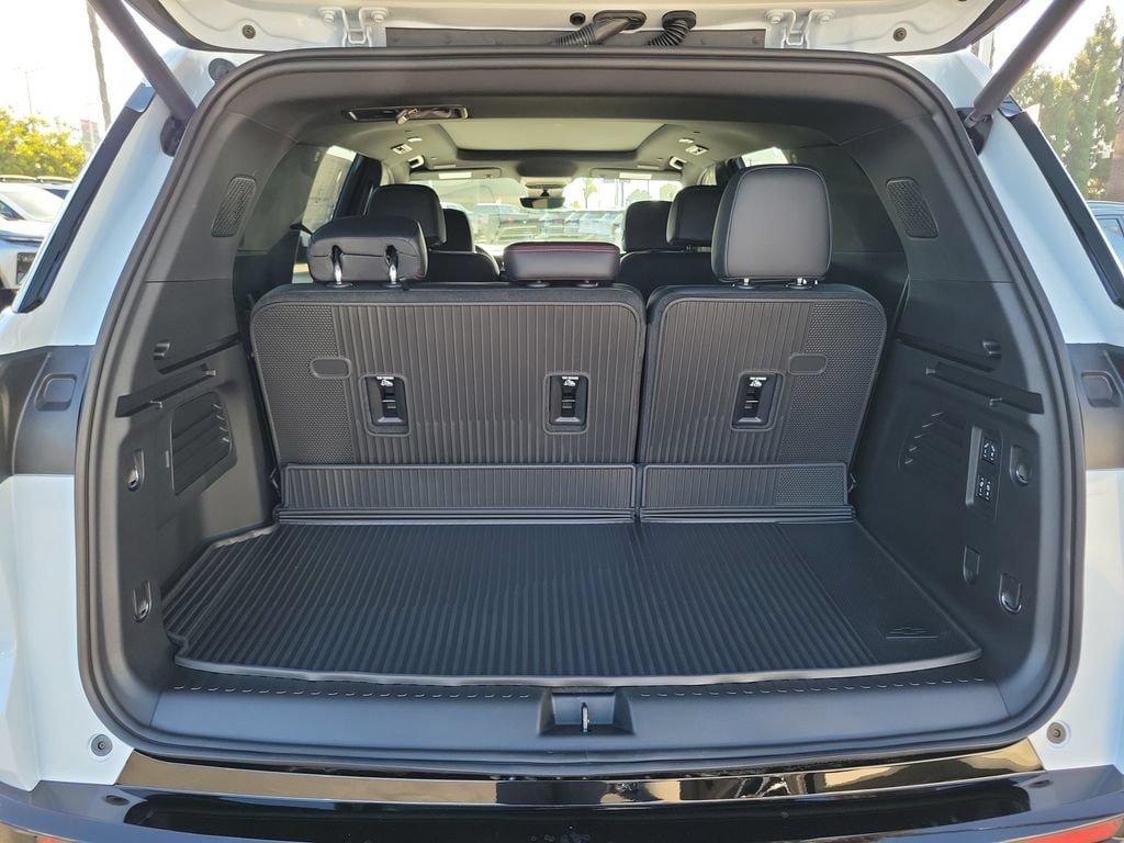 New 2026 Chevrolet Traverse RS w/ LPO, Floor Liner Package AWD/4WD image 22