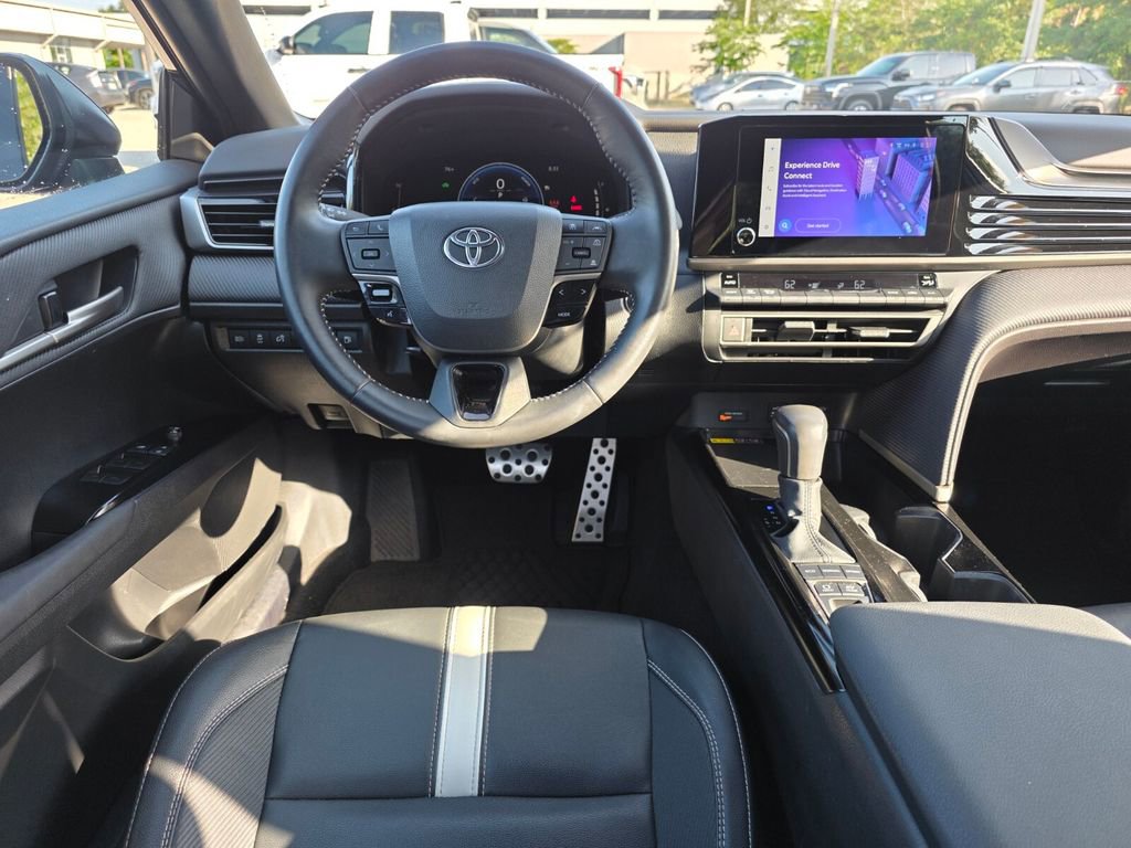 Used 2025 Toyota Camry SE w/ Convenience Package FWD image 7