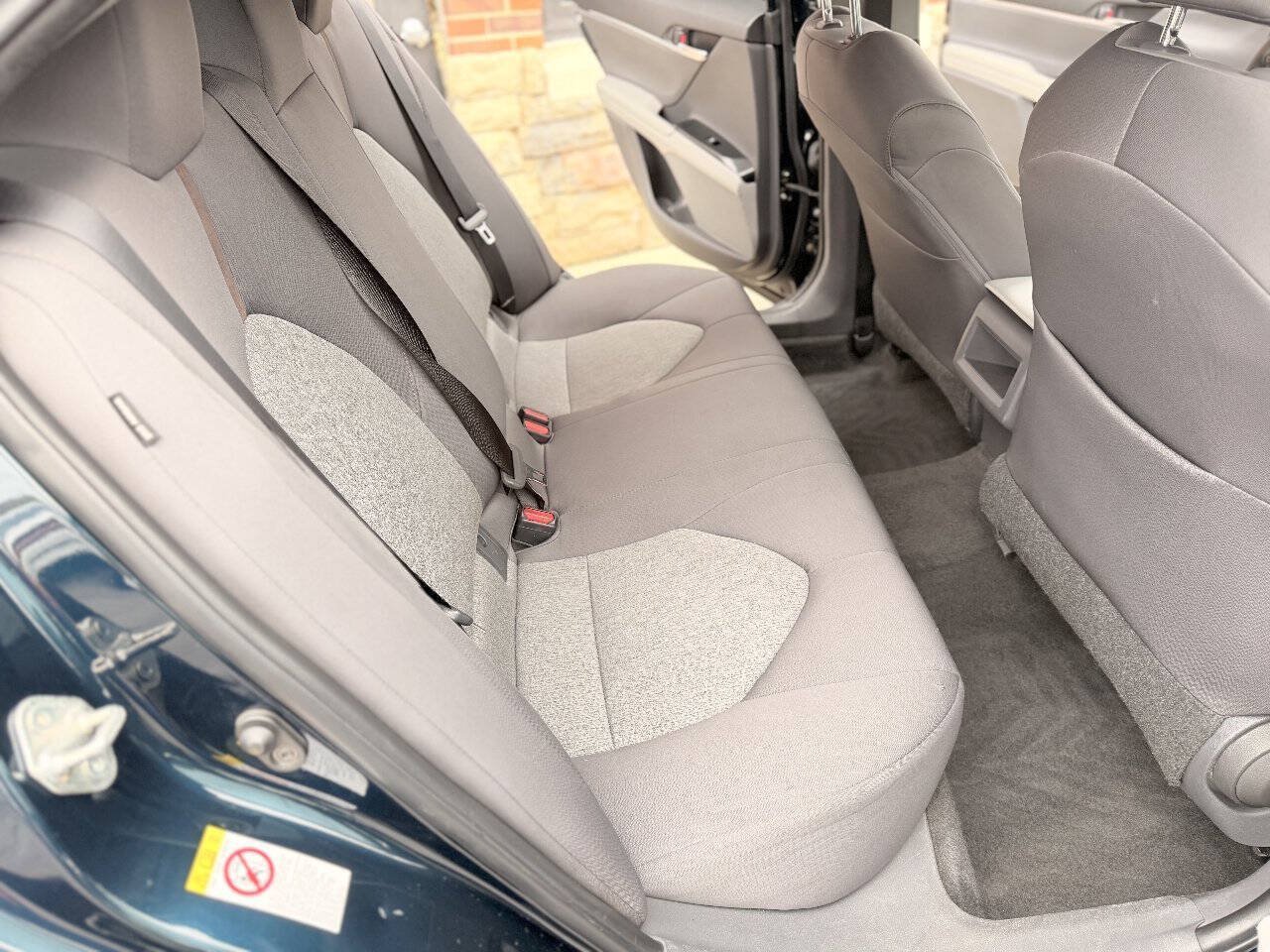 Used 2018 Toyota Camry FWD image 15