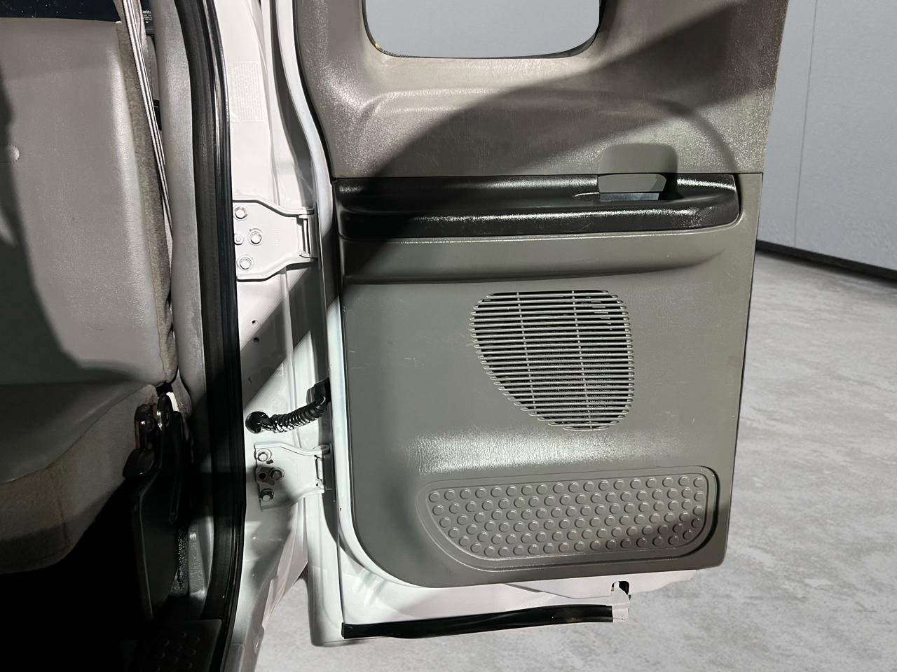 Used 2006 Ford F350 XLT image 25