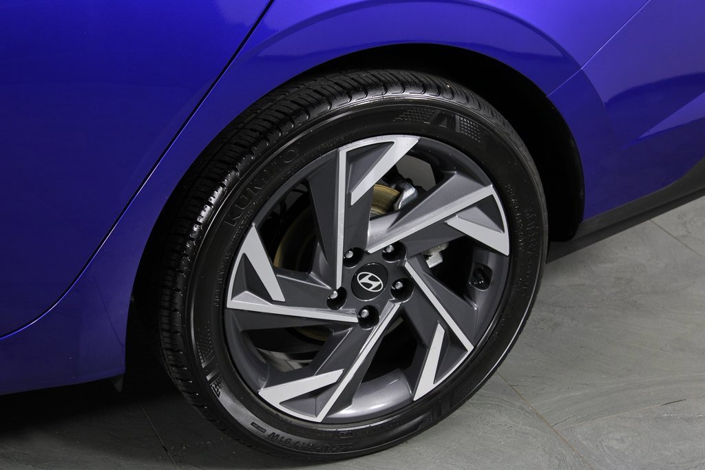 Certified 2025 Hyundai Elantra Sport image 9