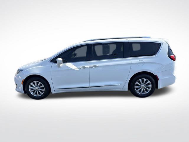 Used 2019 Chrysler Pacifica Touring-L FWD image 5
