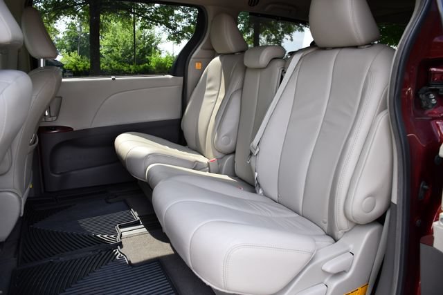 Used 2013 Toyota Sienna XLE FWD image 15