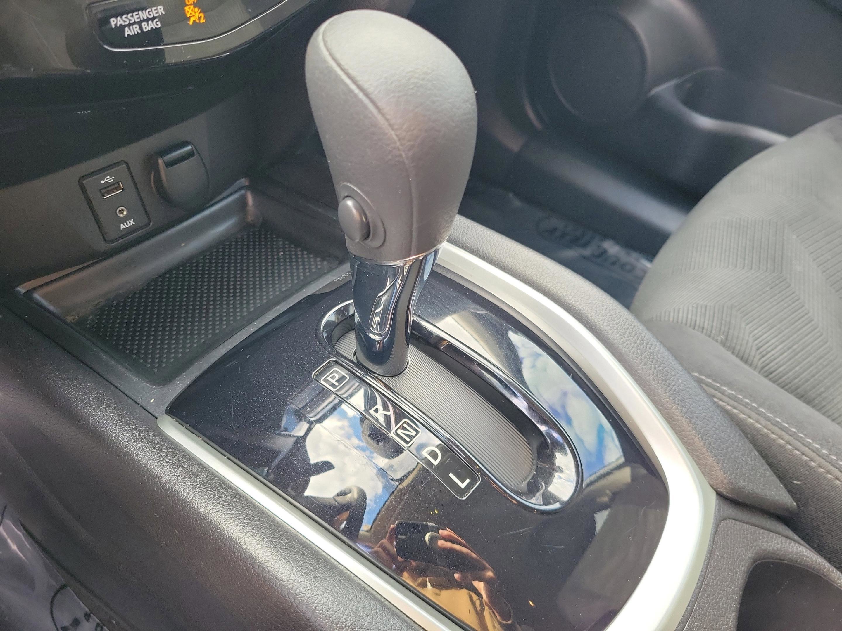 Used 2015 Nissan Rogue S w/ S Family Package image 25