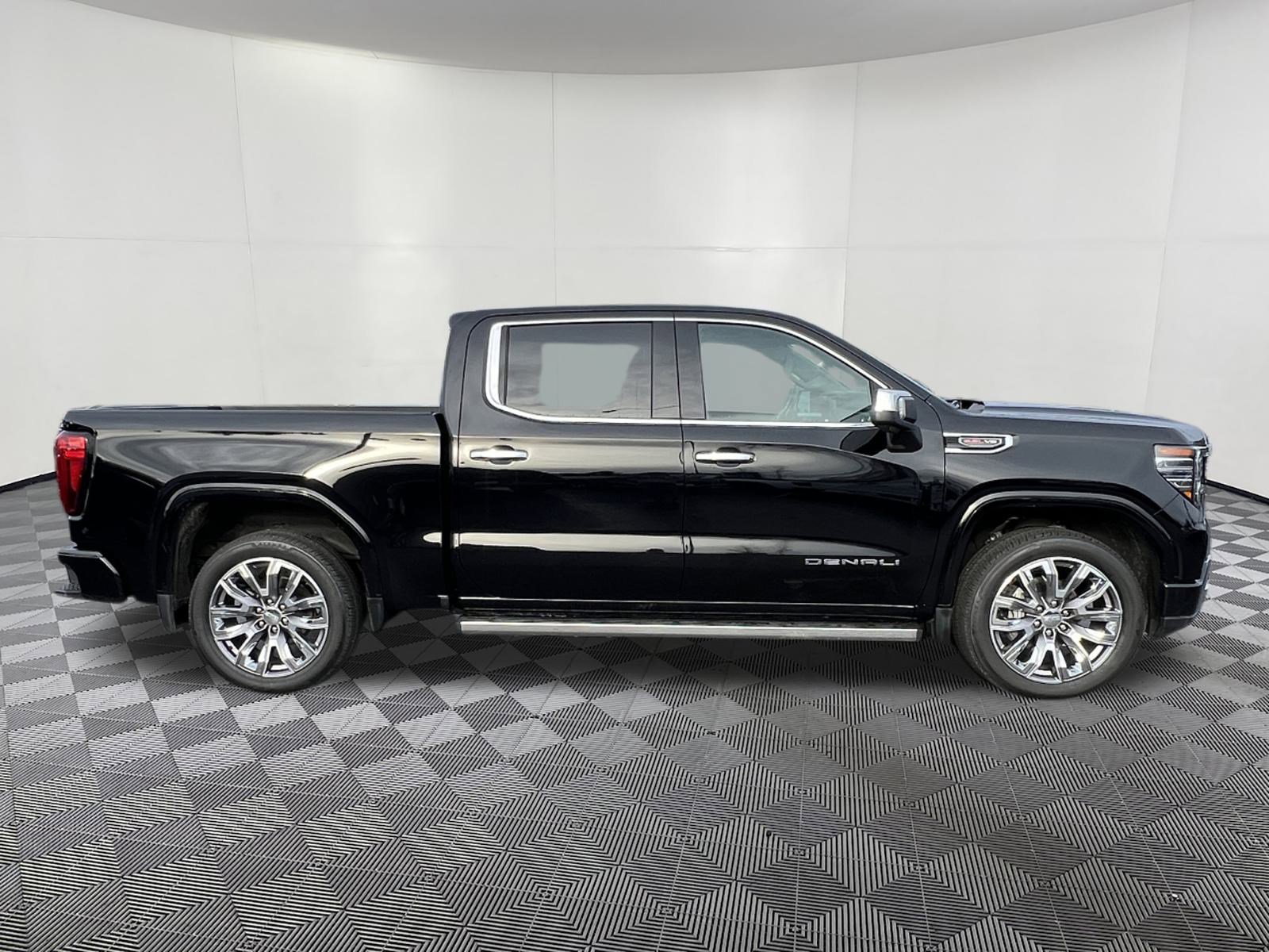 Used 2024 GMC Sierra 1500 Denali AWD/4WD image 7