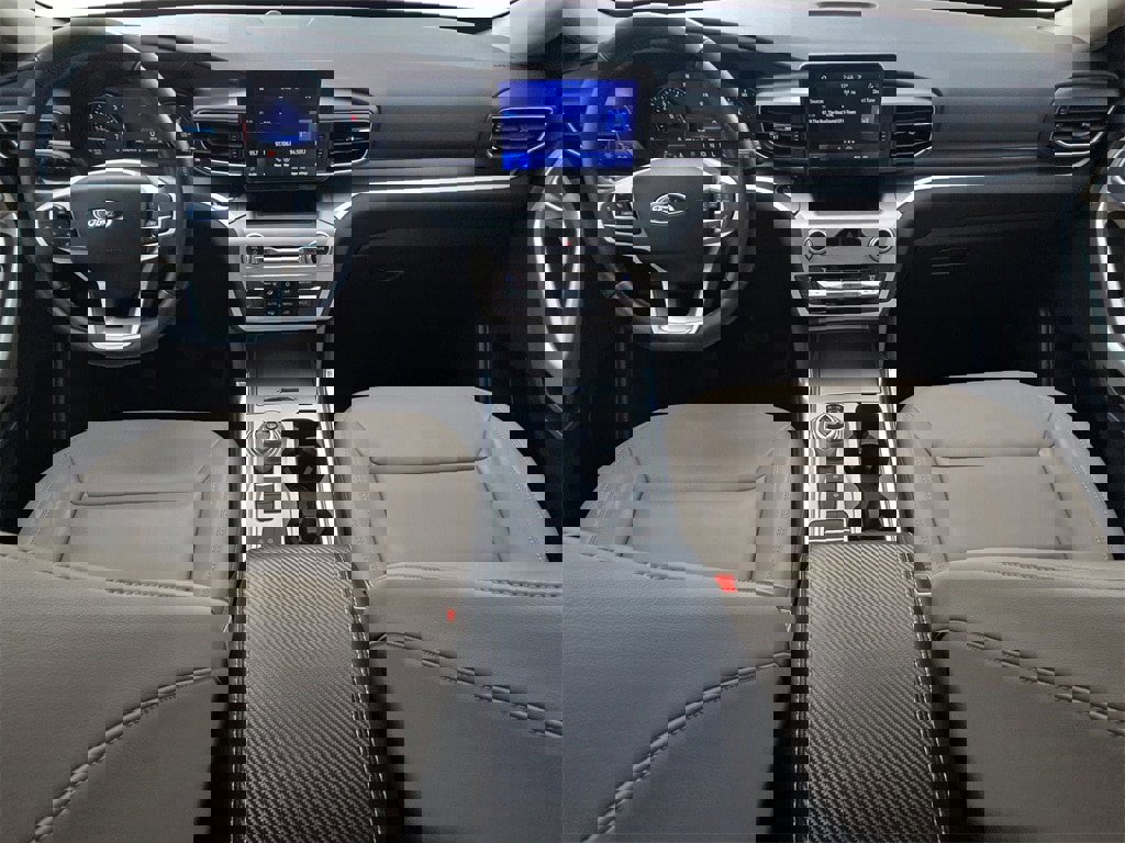 Used 2021 Ford Explorer XLT w/ Equipment Group 202A image 9