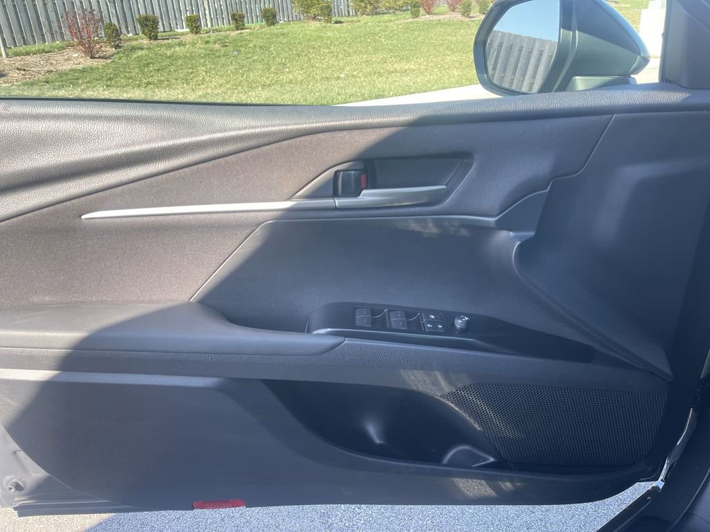 Used 2025 Toyota Camry LE w/ Convenience Package image 32