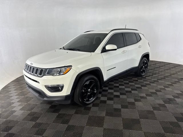 Used 2020 Jeep Compass Latitude w/ Cold Weather Group AWD/4WD image 3