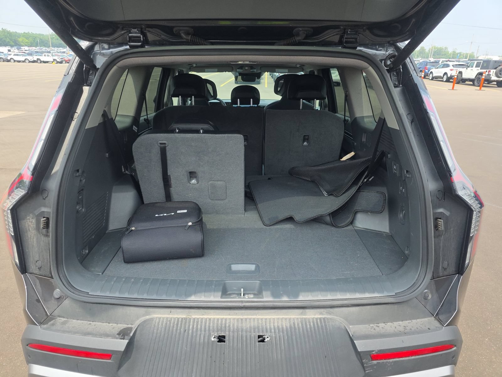 Used 2024 Kia EV9 Wind AWD/4WD image 15