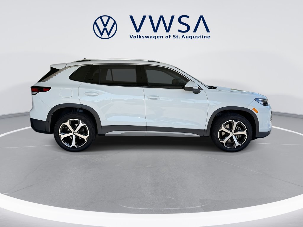 Certified 2025 Volkswagen Tiguan SE AWD/4WD image 9