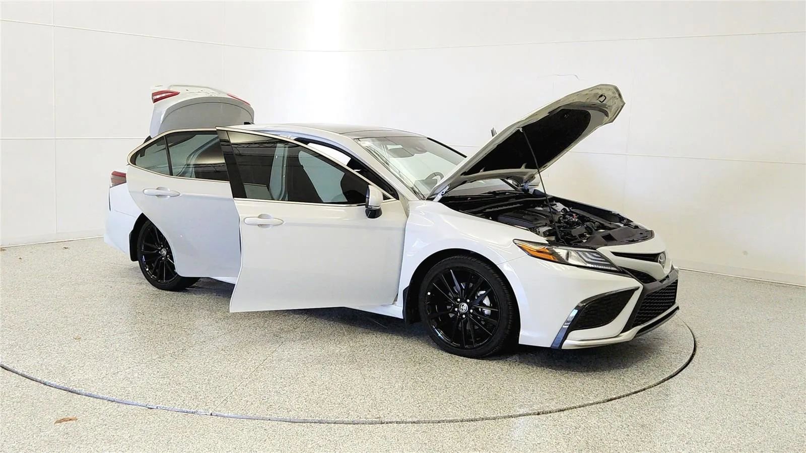 Used 2023 Toyota Camry XSE w/ Navigation Package FWD image 9