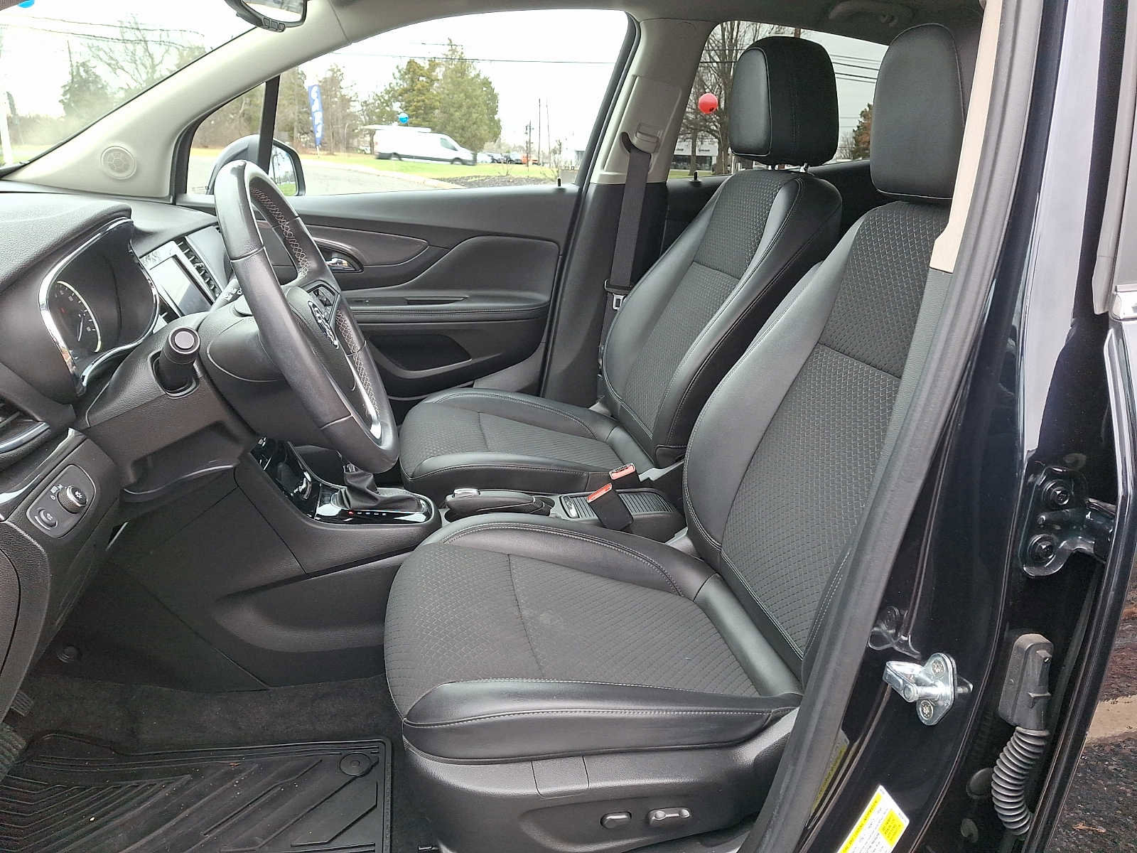 Used 2022 Buick Encore Preferred image 12