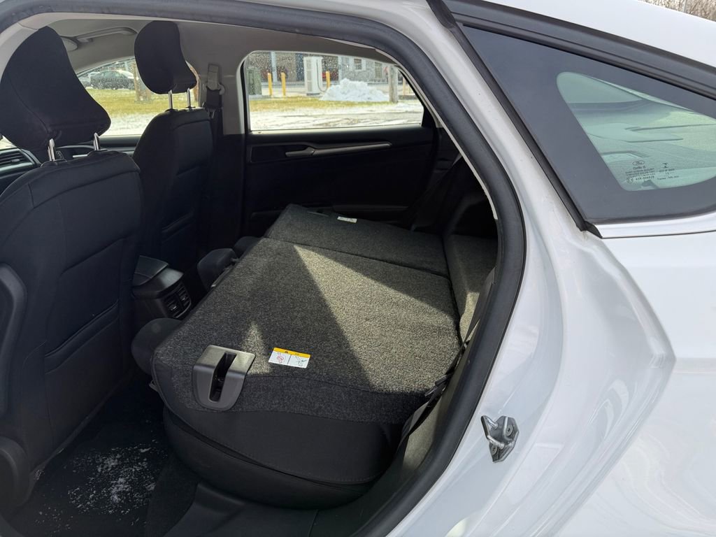 Used 2016 Ford Fusion SE image 28