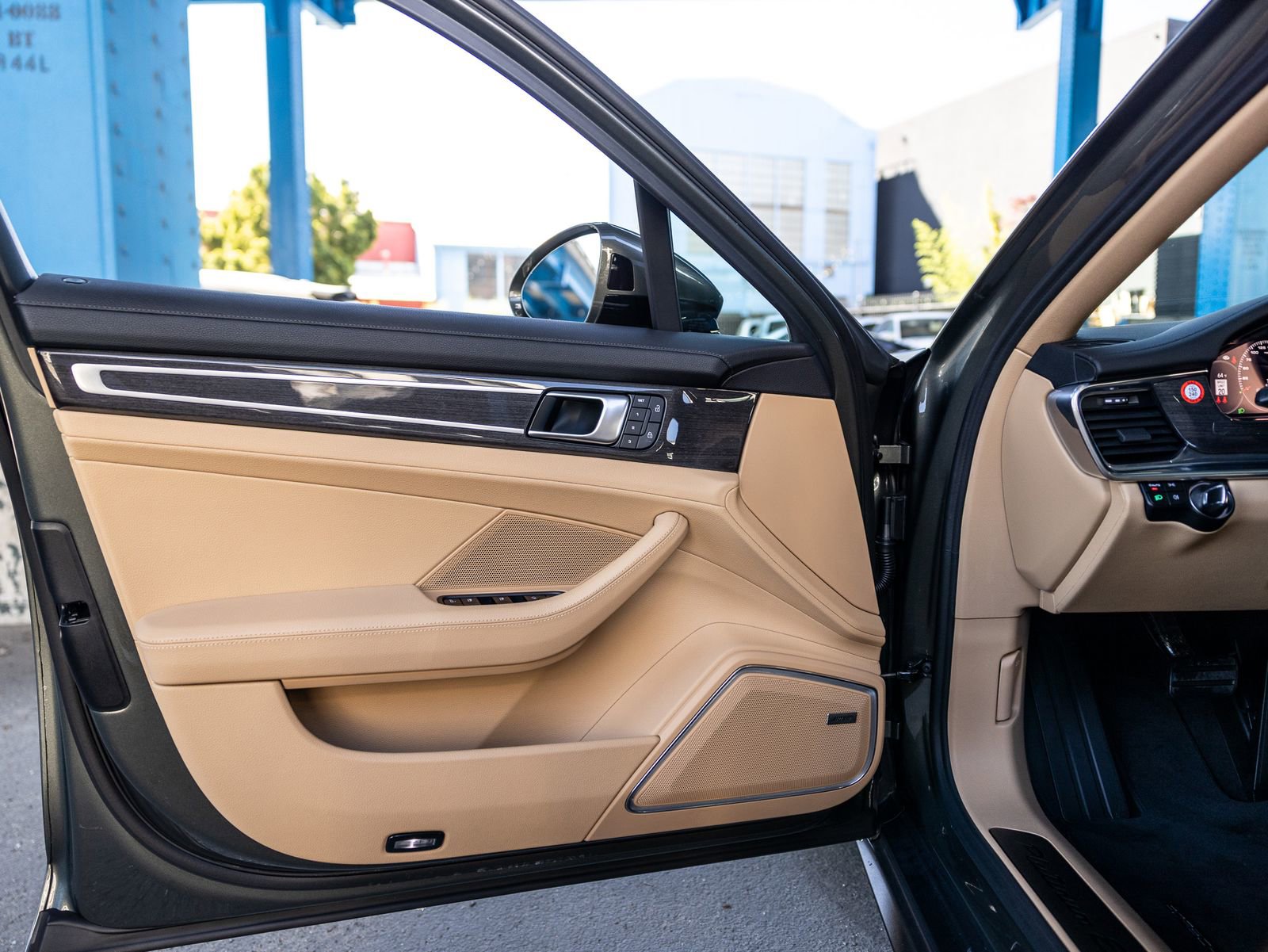 Certified 2023 Porsche Panamera Platinum Edition image 38