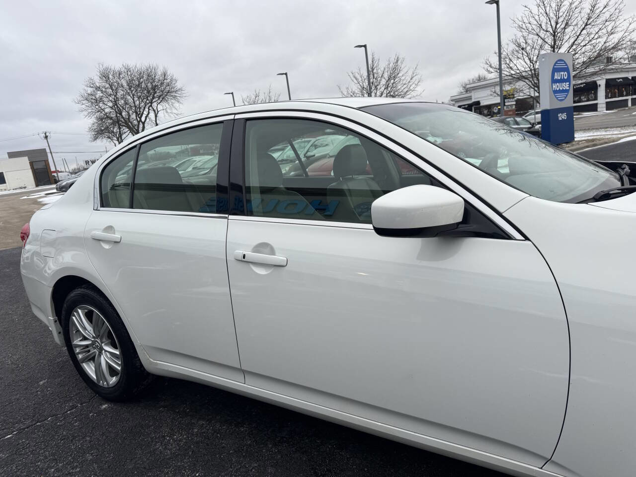 Used 2011 INFINITI G37 x w/ Premium Pkg image 7