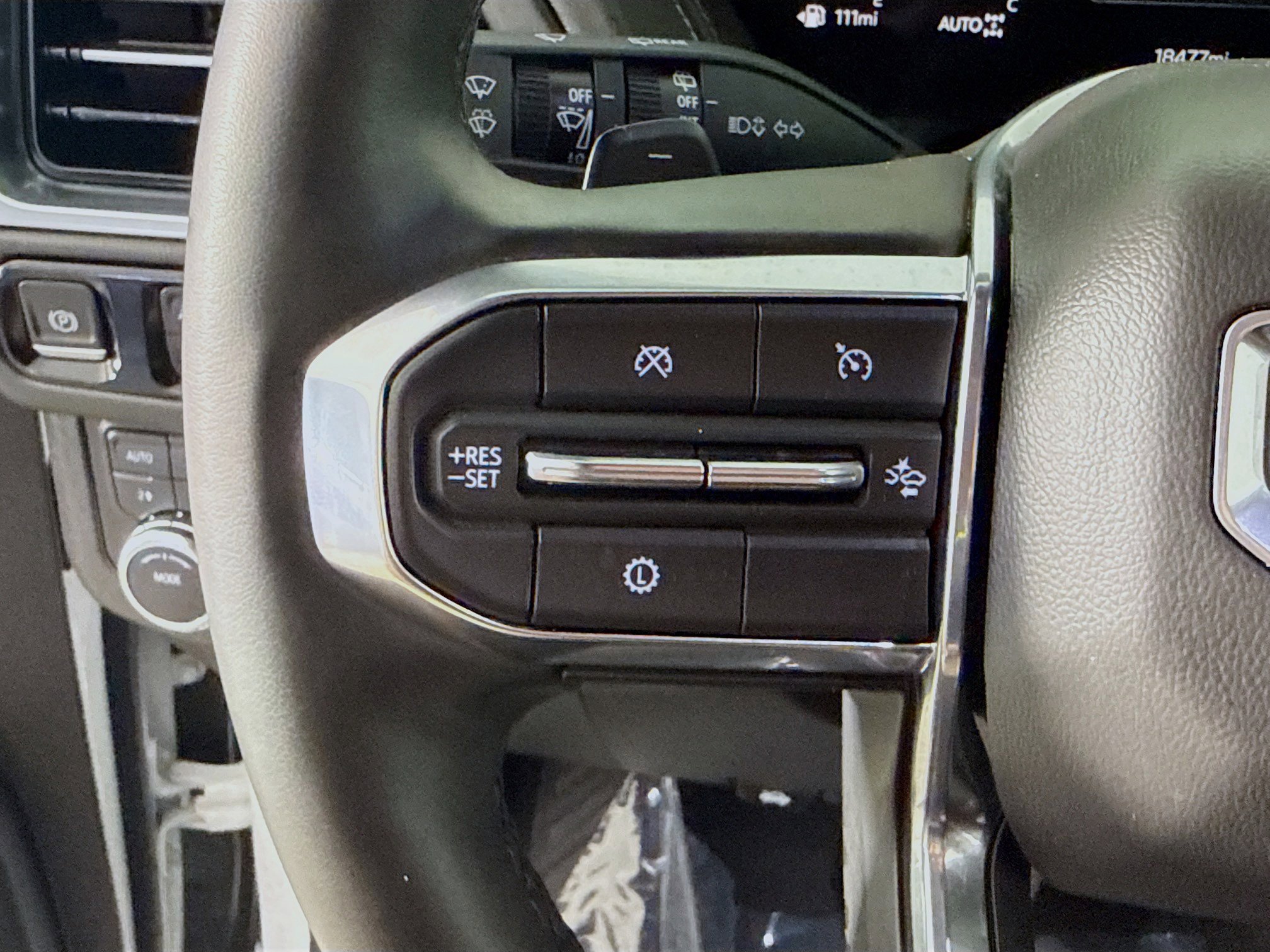 Used 2025 GMC Yukon XL Denali AWD/4WD image 14
