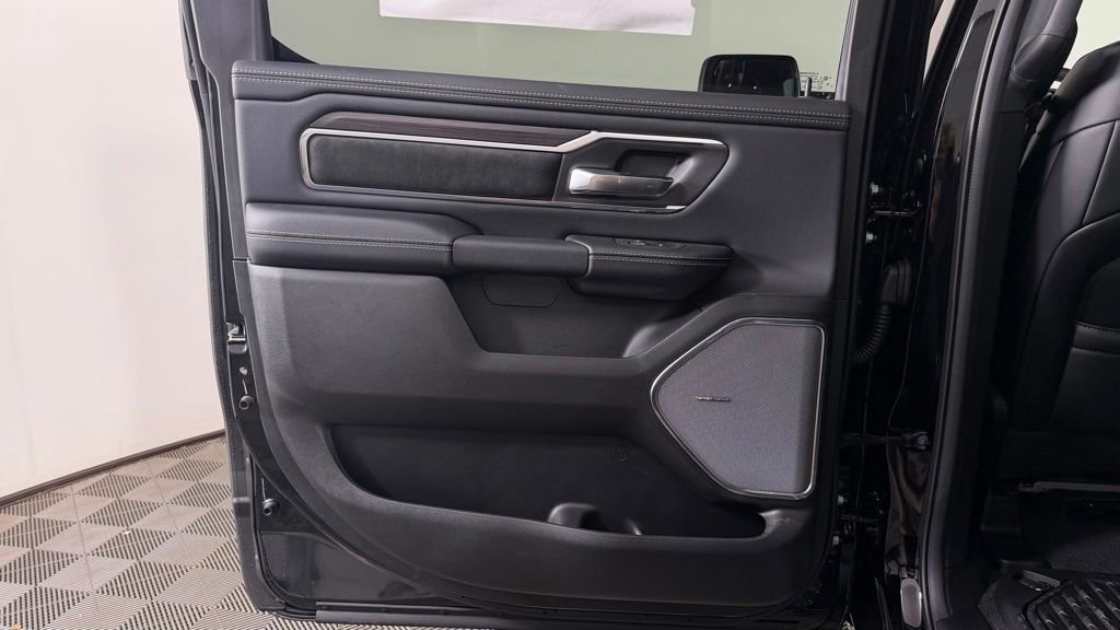 New 2026 RAM 1500 Laramie AWD/4WD image 23