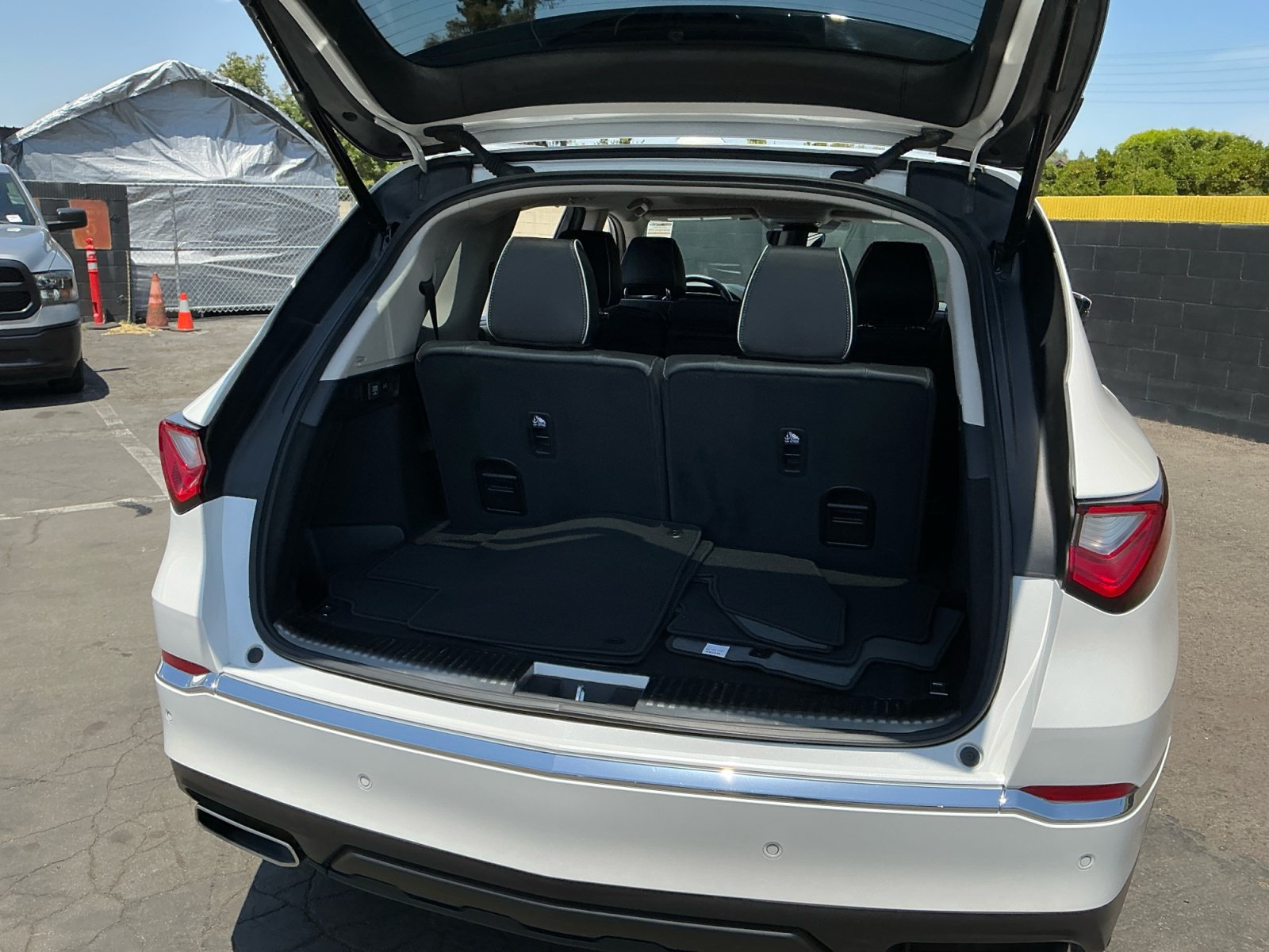 Used 2023 Acura MDX w/ Advance Package AWD/4WD image 25