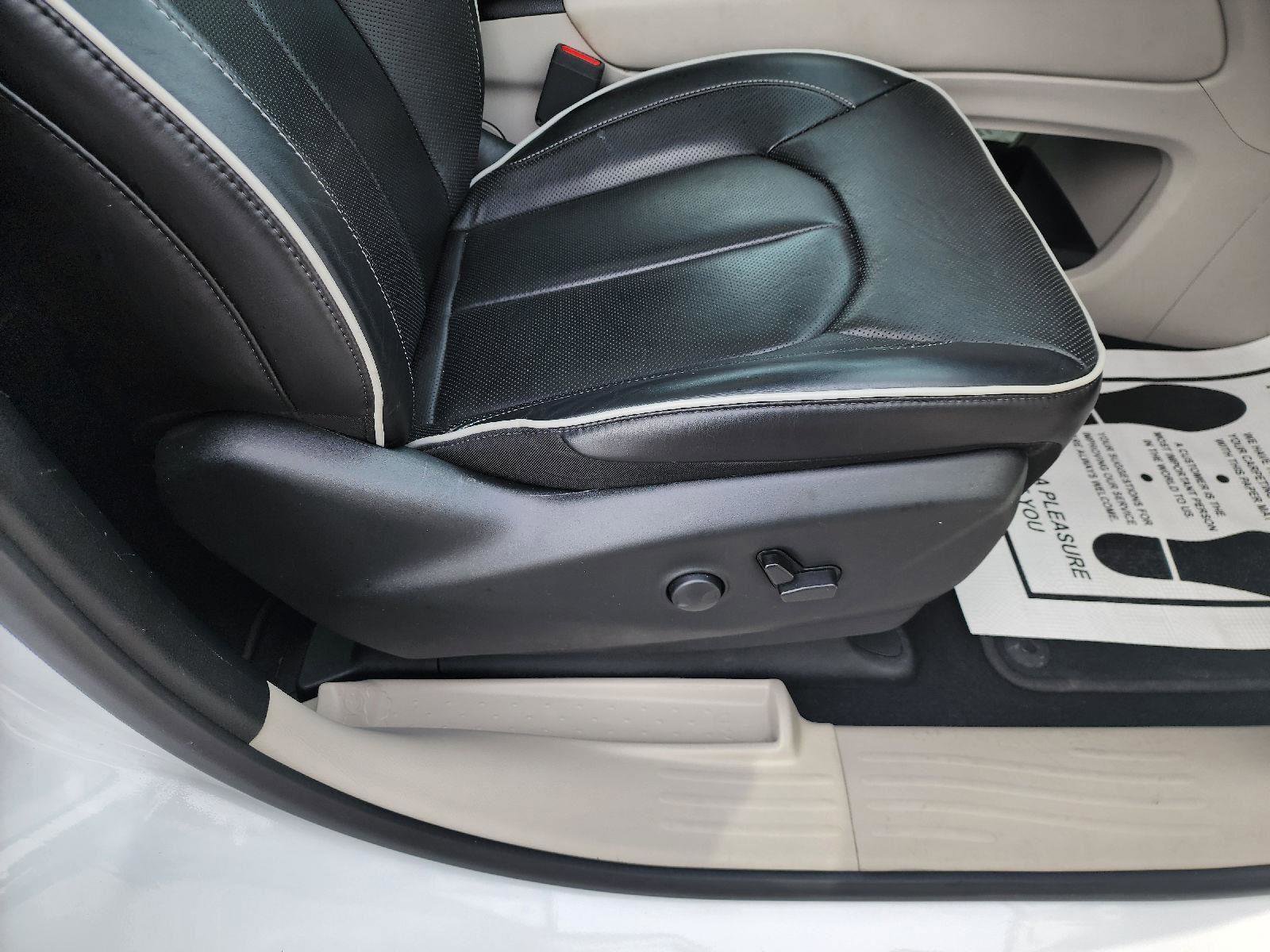 Used 2024 Chrysler Pacifica Limited image 26