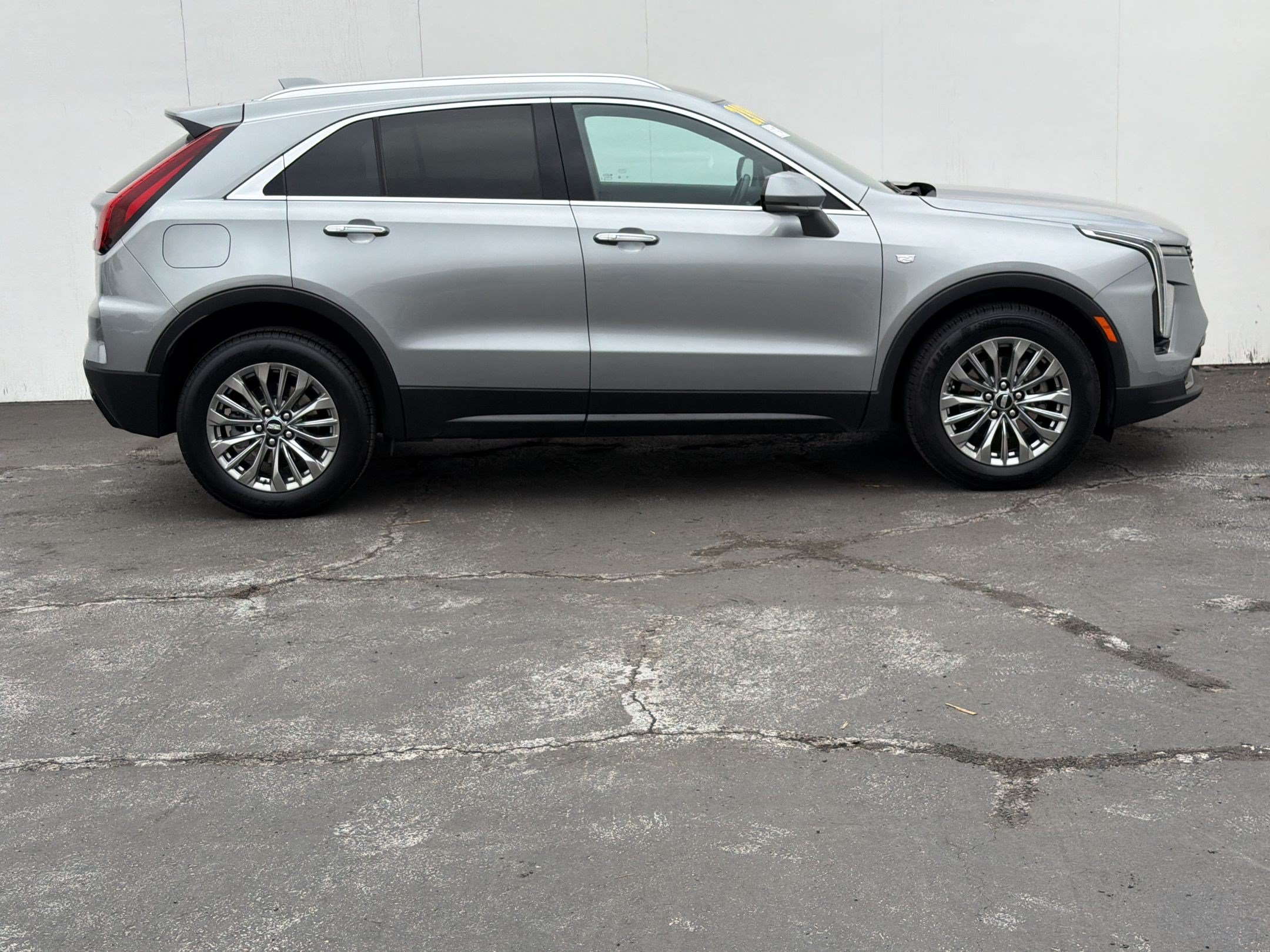 Used 2024 Cadillac XT4 Premium Luxury FWD image 7