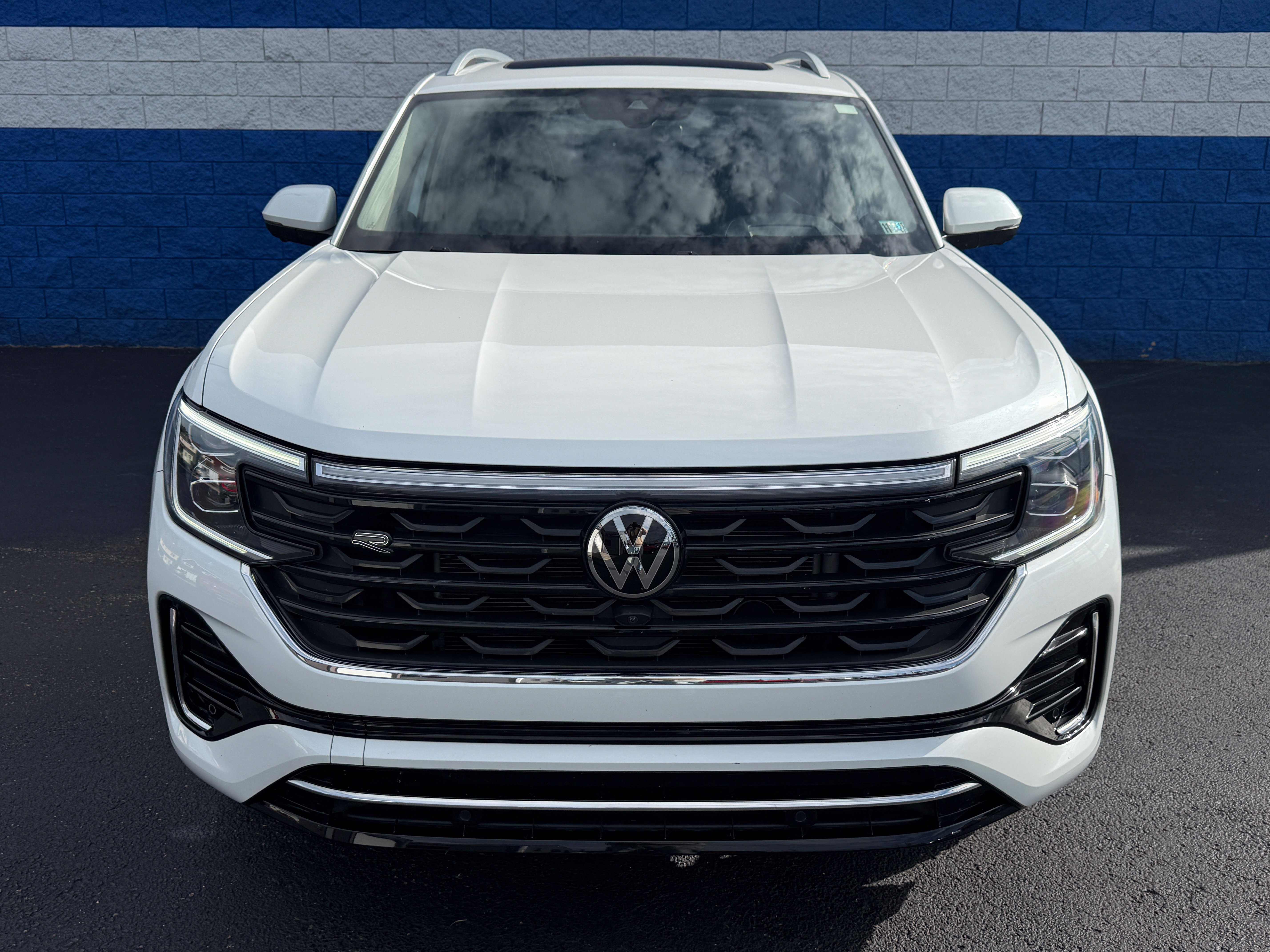 Used 2024 Volkswagen Atlas SEL Premium R-Line AWD/4WD image 3