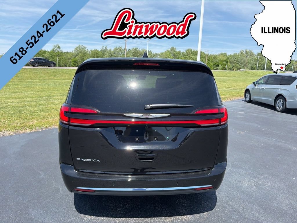 New 2026 Chrysler Pacifica Select FWD image 5