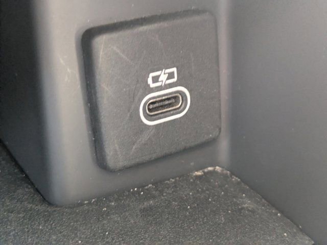 Used 2025 Land Rover Discovery S image 19