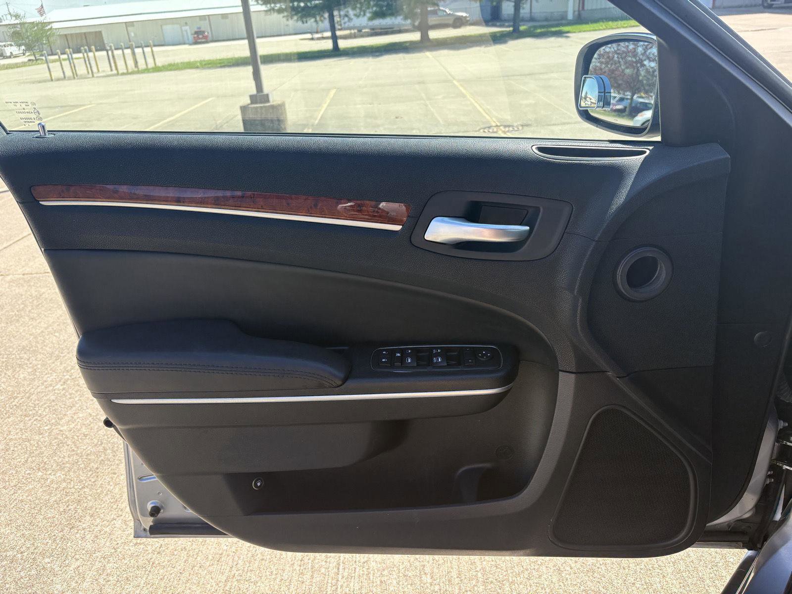 Used 2014 Chrysler 300 AWD w/ Driver Convenience Group image 3