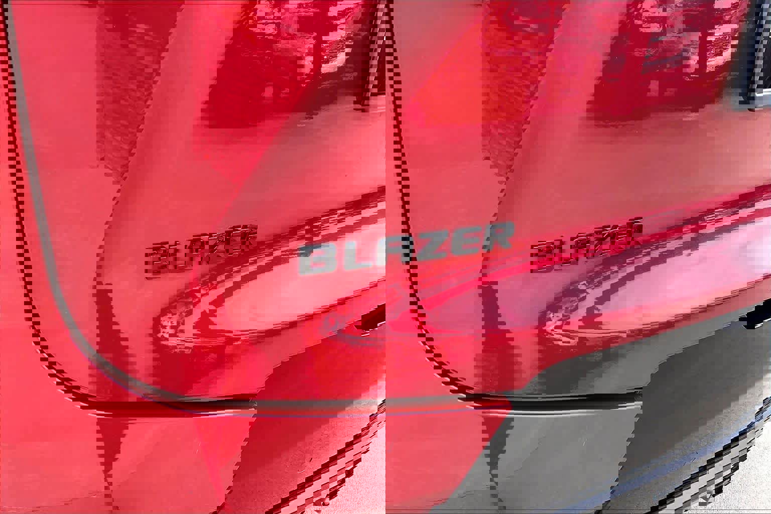 Used 2025 Chevrolet Blazer RS FWD image 30