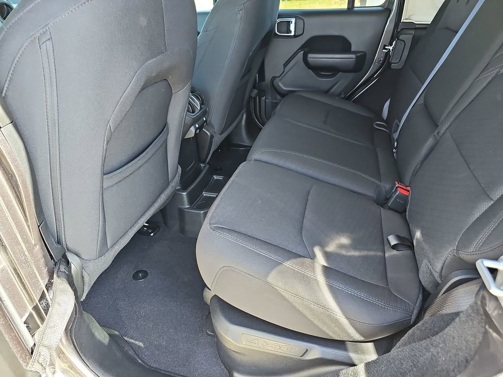 Used 2023 Jeep Wrangler Unlimited w/ Cold Weather Group image 15