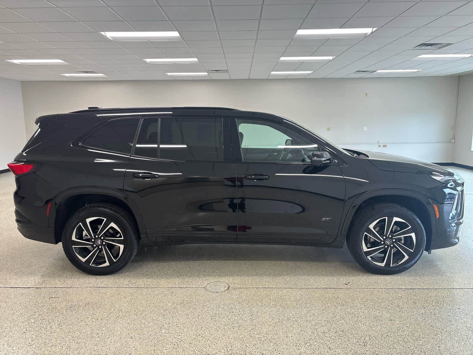 Used 2025 Buick Enclave Sport Touring w/ Power Package FWD image 7