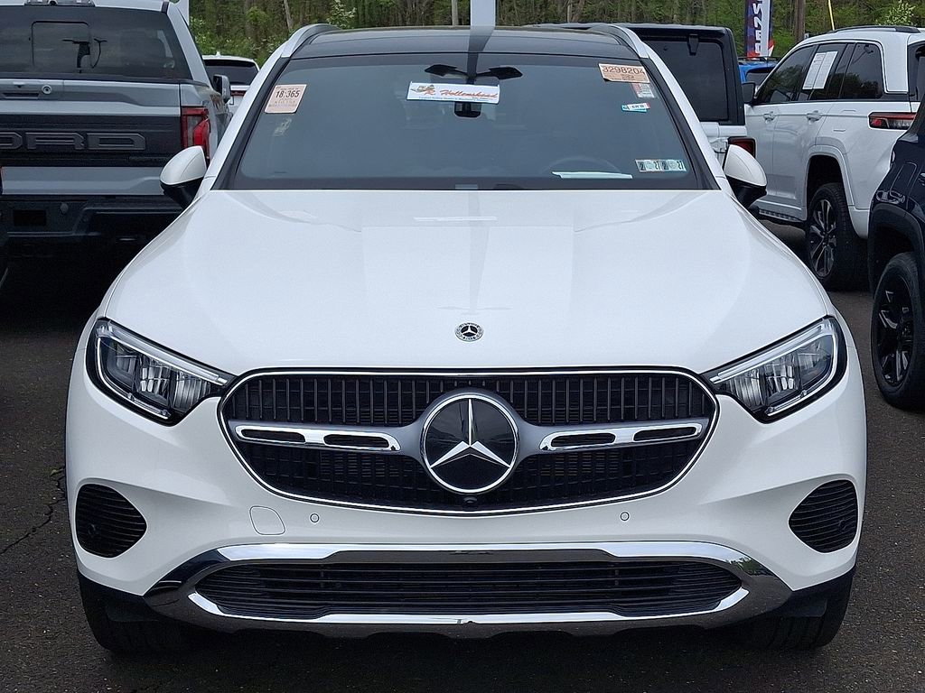 Used 2025 Mercedes-Benz GLC 300 4MATIC image 3