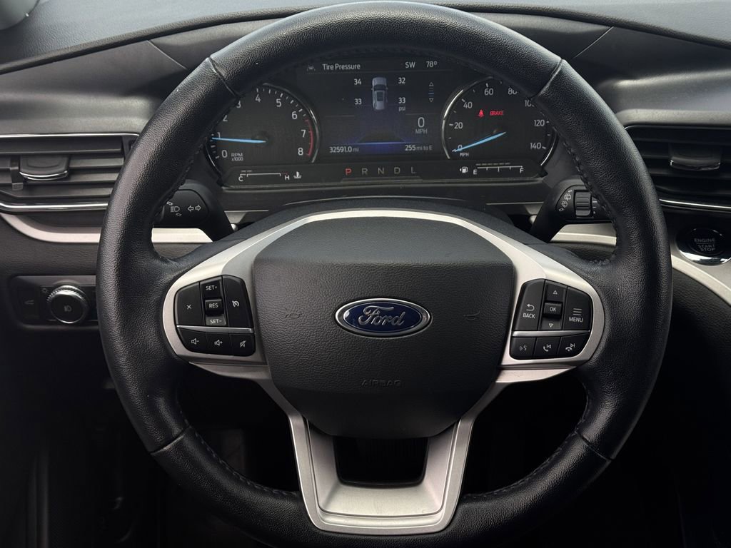 Used 2022 Ford Explorer XLT w/ Equipment Group 202A image 13