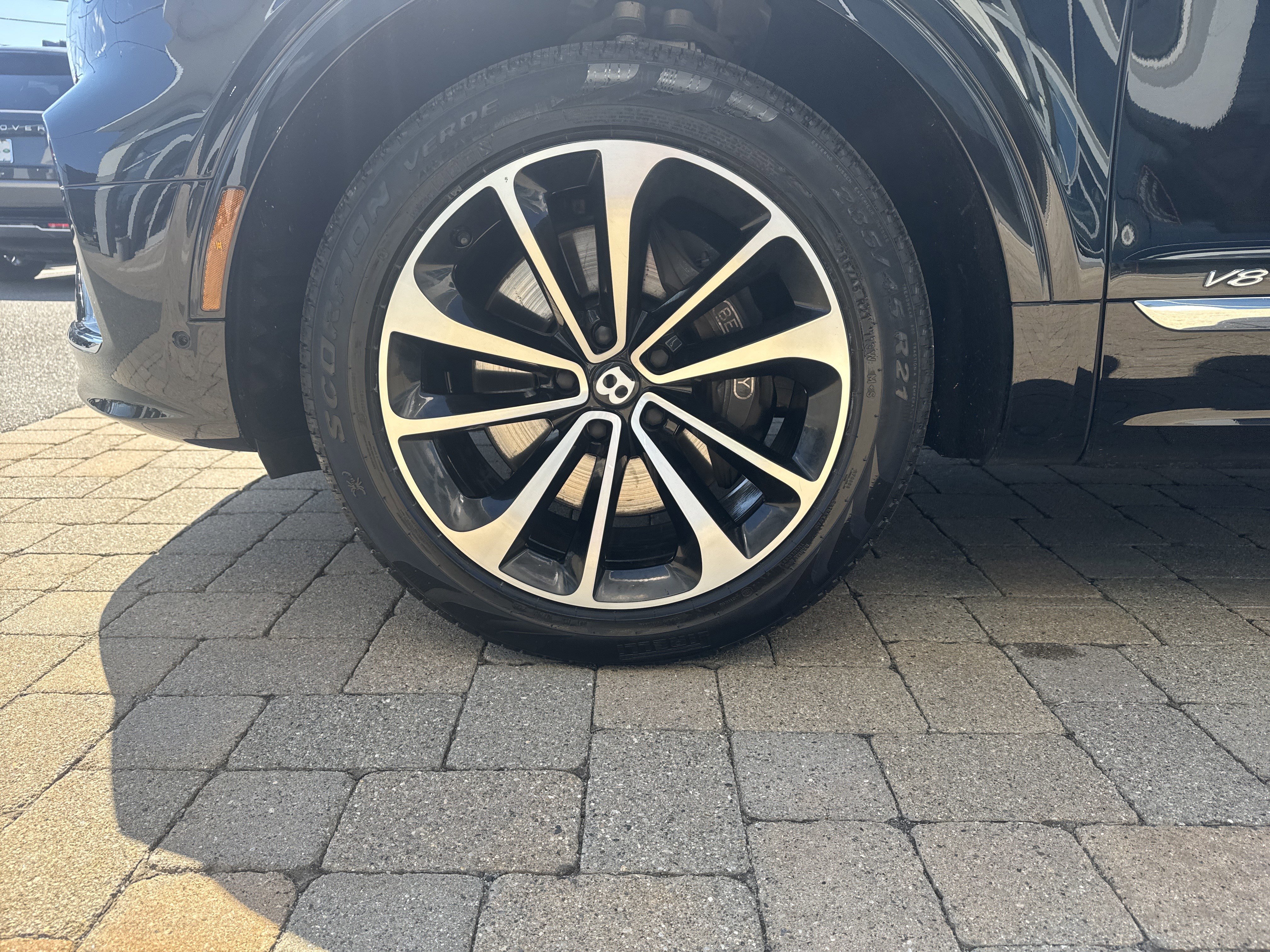 Used 2021 Bentley Bentayga image 5