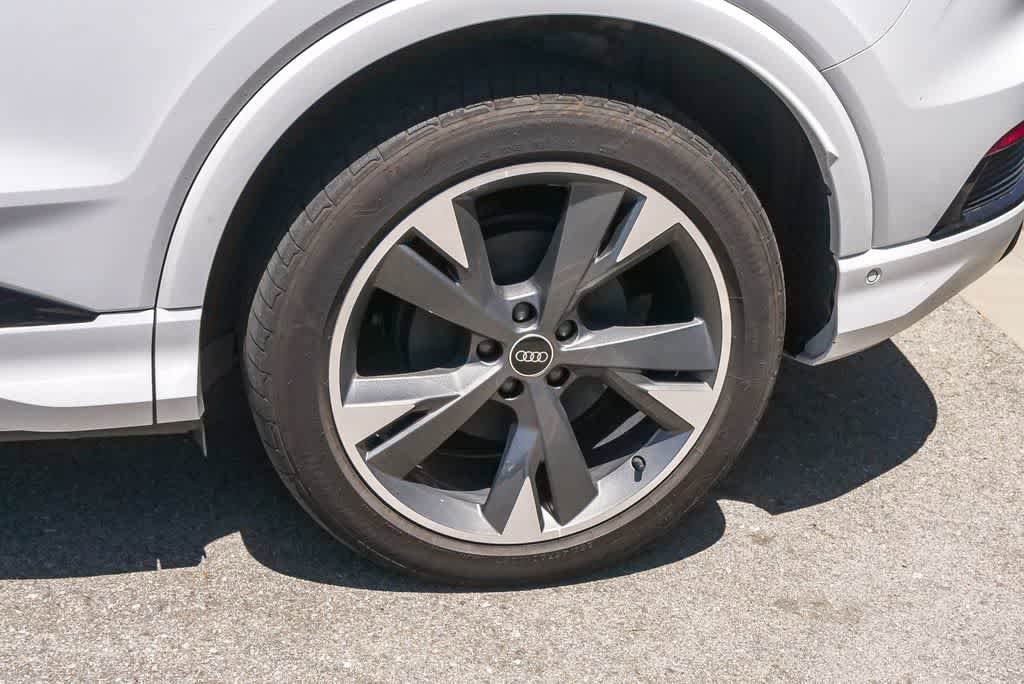 Used 2024 Audi Q4 e-tron Premium Plus w/ Premium Plus AWD/4WD image 7