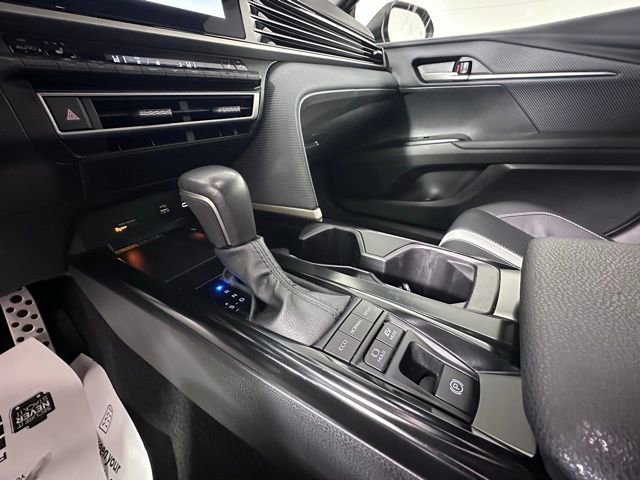 Used 2025 Toyota Camry SE w/ Convenience Package image 28