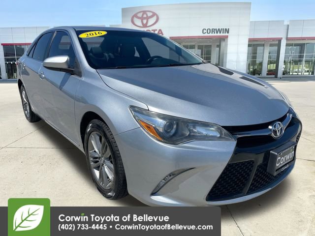 Used 2016 Toyota Camry SE FWD image 1