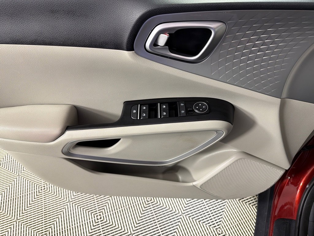Used 2020 Kia Soul LX FWD image 9
