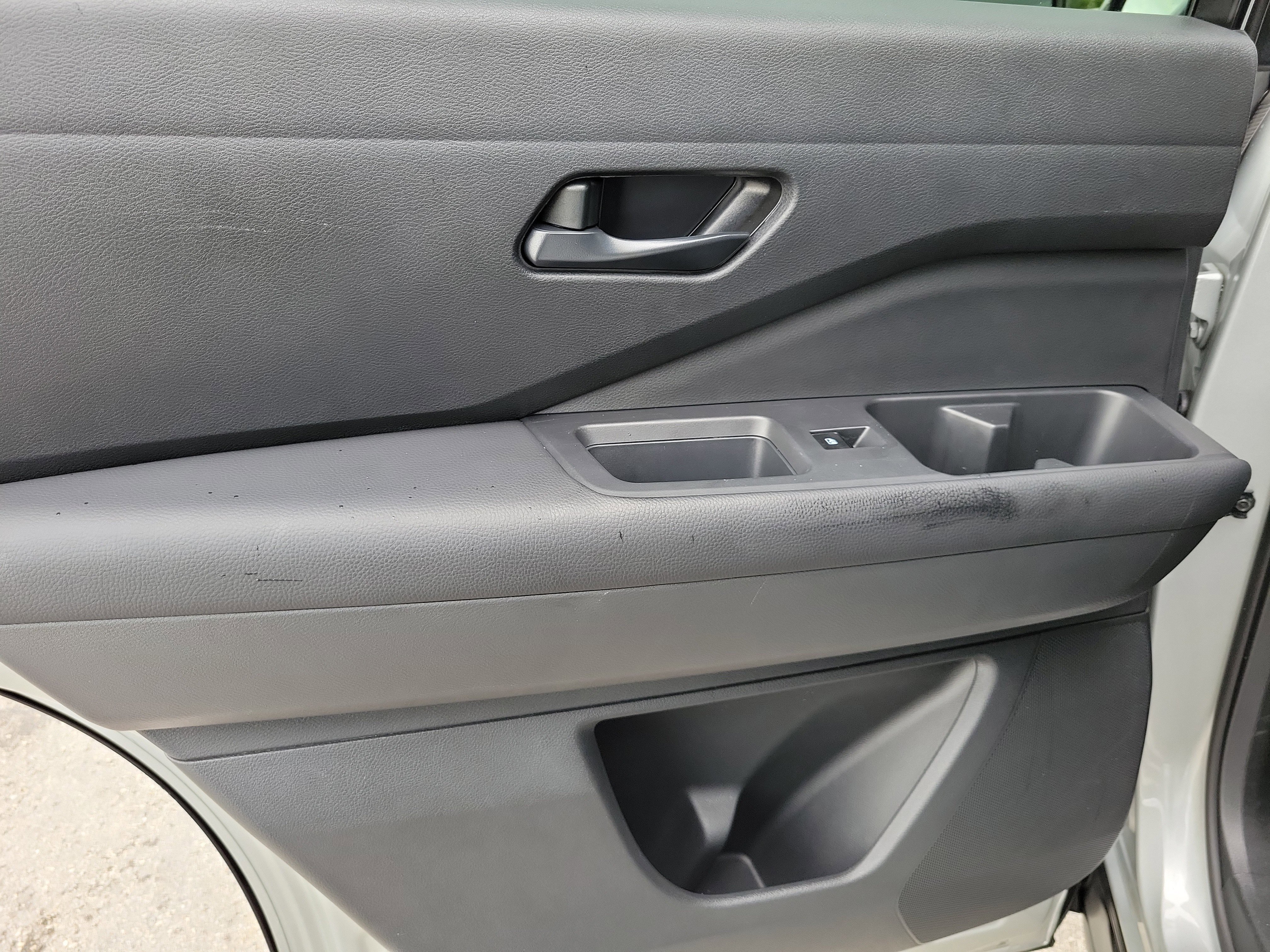 Used 2024 Nissan Pathfinder S FWD image 28
