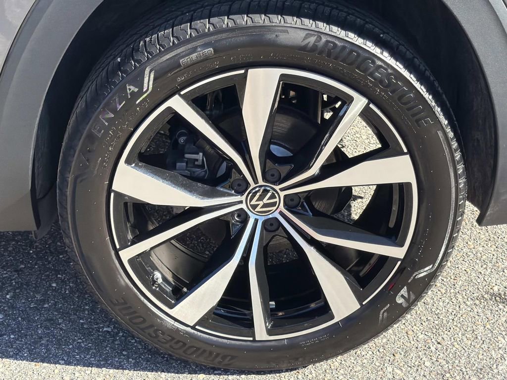 Used 2024 Volkswagen Atlas Cross Sport SEL Premium R-Line image 10