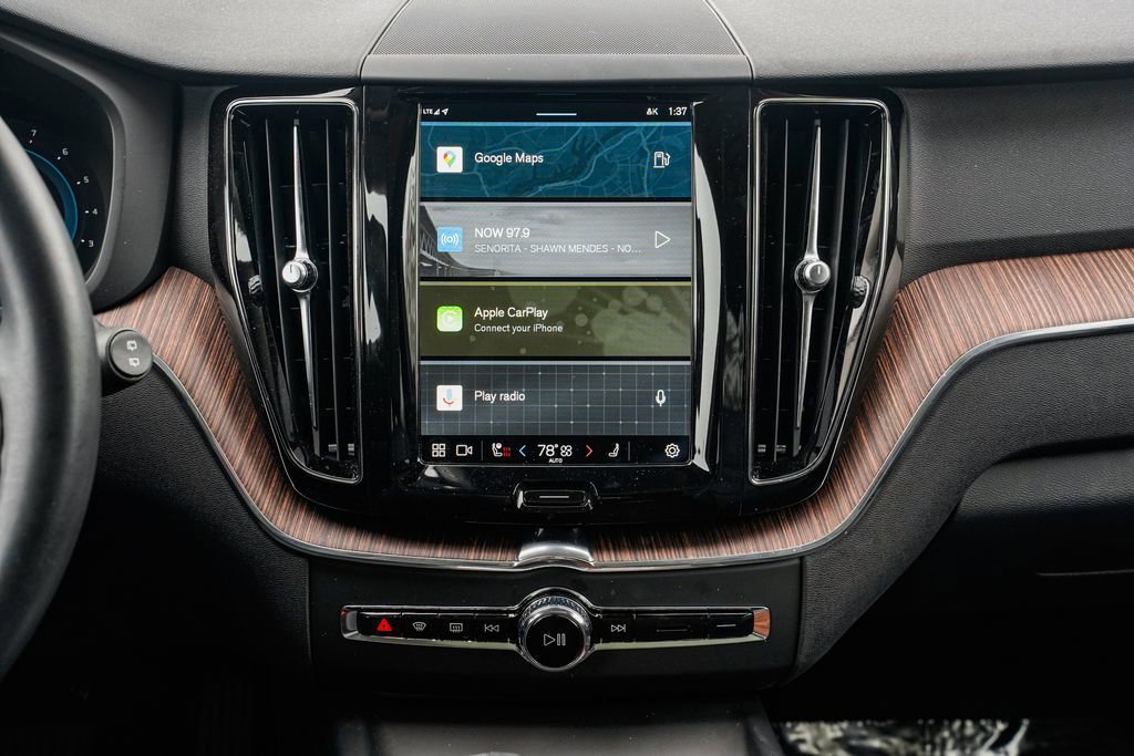 Used 2022 Volvo XC60 B5 Momentum w/ Advanced Package image 11