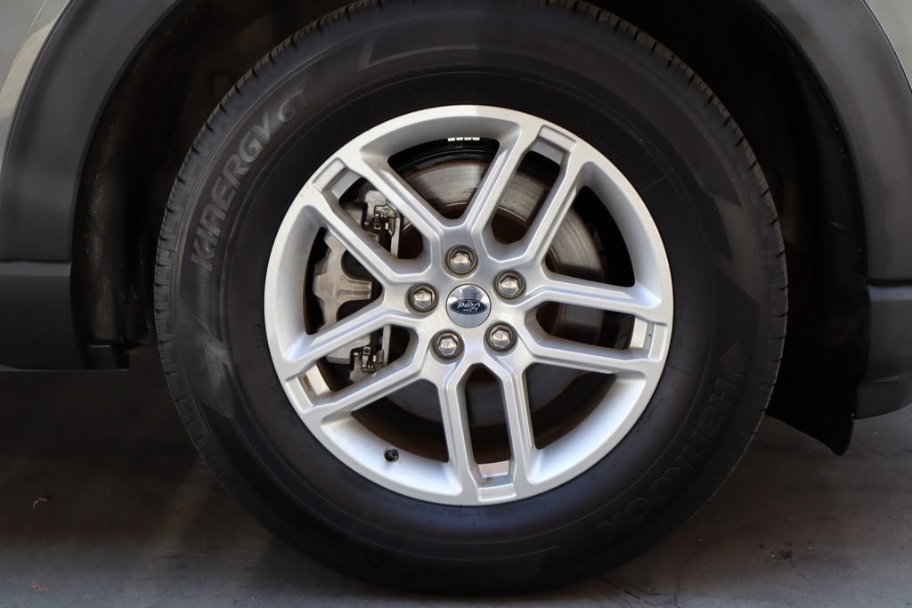 Used 2025 Ford Explorer Active AWD/4WD image 10
