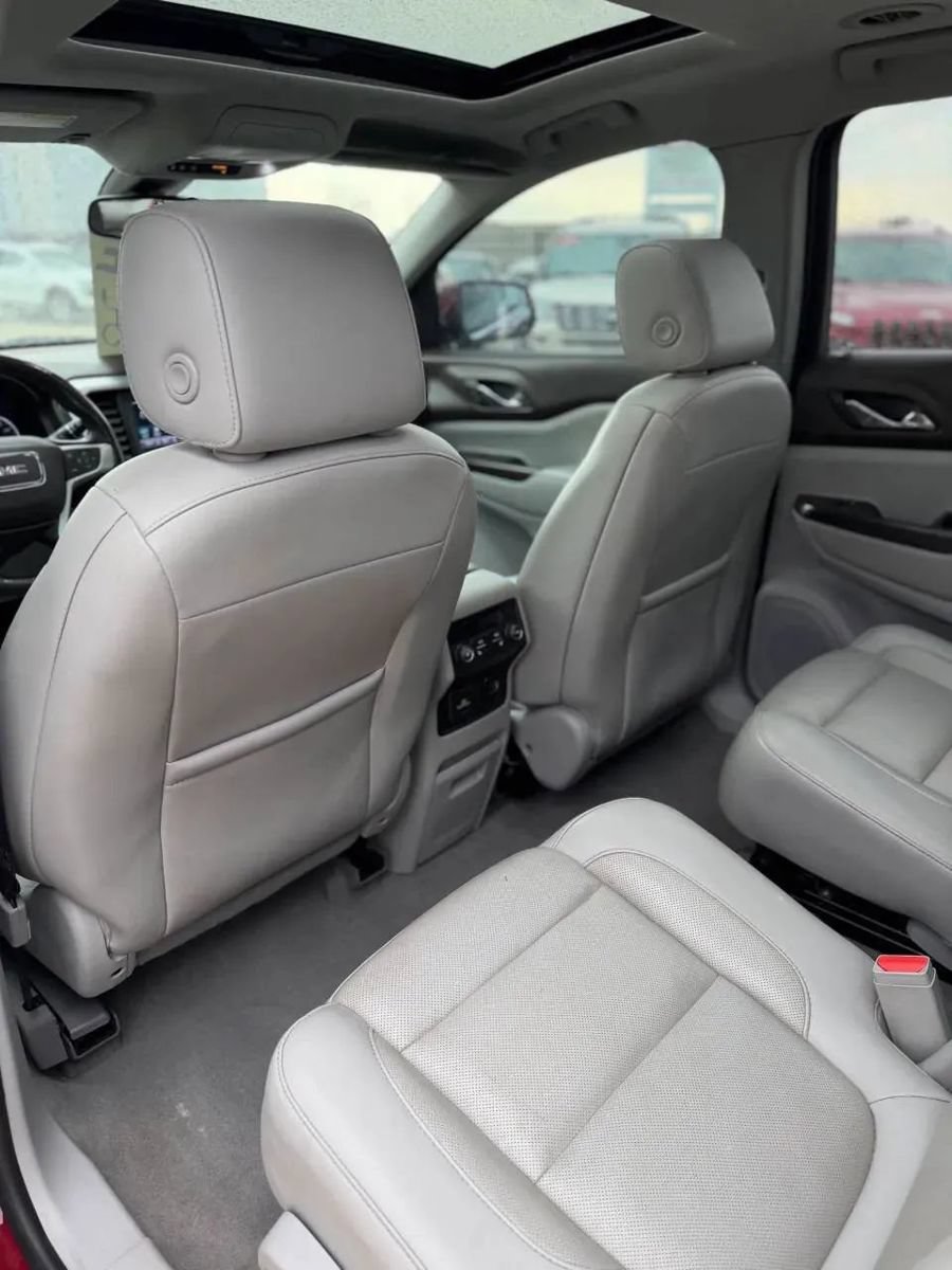 Used 2018 GMC Acadia SLT w/ LPO, Black Accent Package AWD/4WD image 18