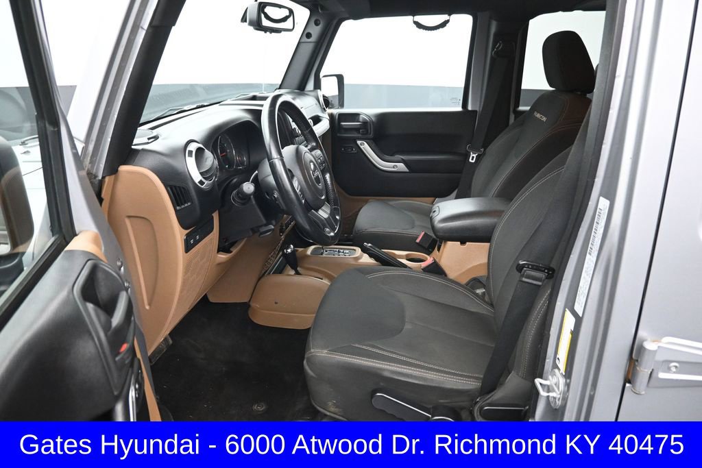 Used 2015 Jeep Wrangler Unlimited Rubicon w/ Max Tow Package AWD/4WD image 9