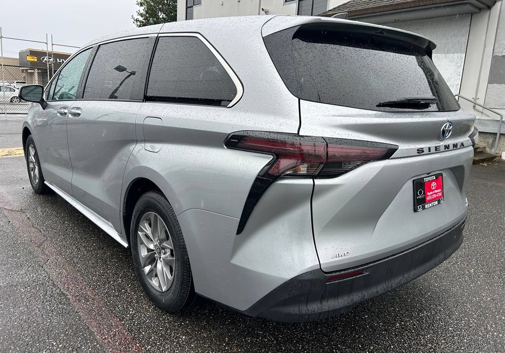 Certified 2024 Toyota Sienna LE AWD/4WD image 8