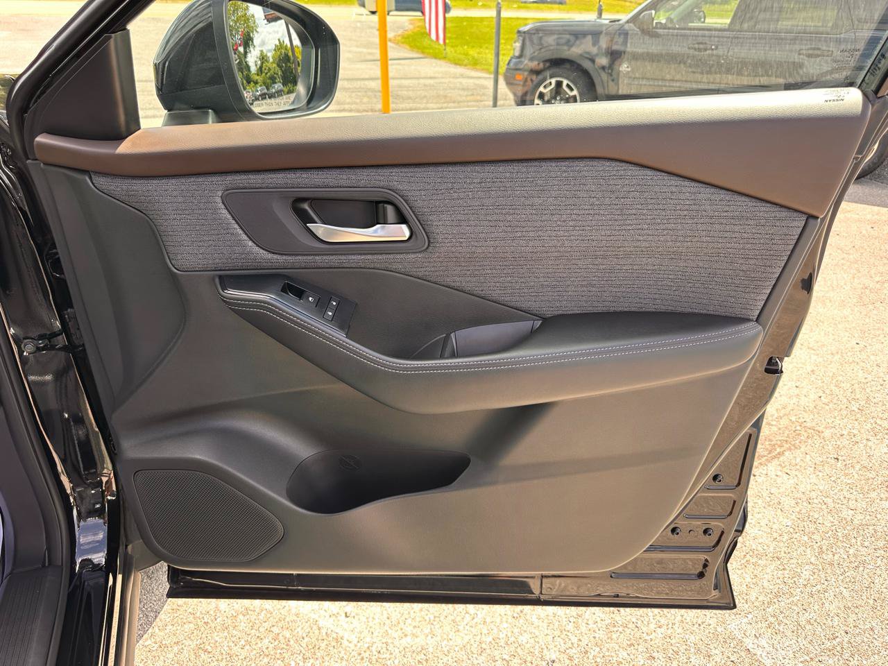 Used 2023 Nissan Rogue SV FWD image 37