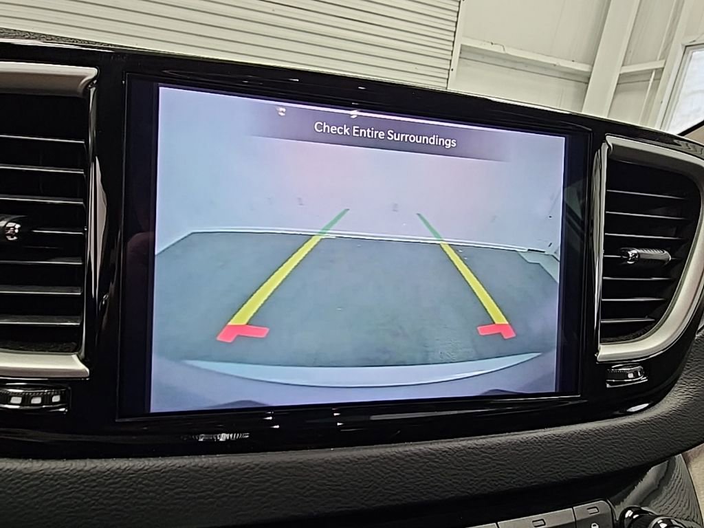 Used 2023 Chrysler Pacifica Touring-L image 19