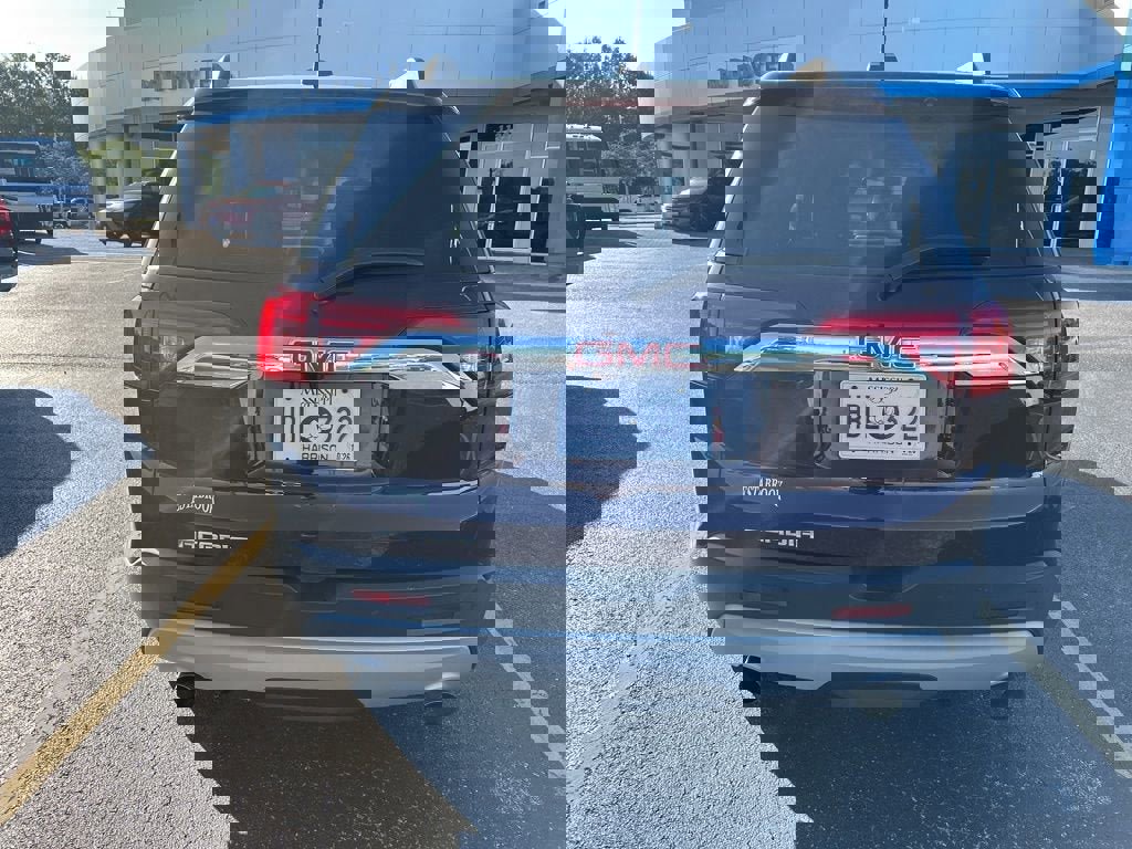 Used 2017 GMC Acadia SLT FWD image 2